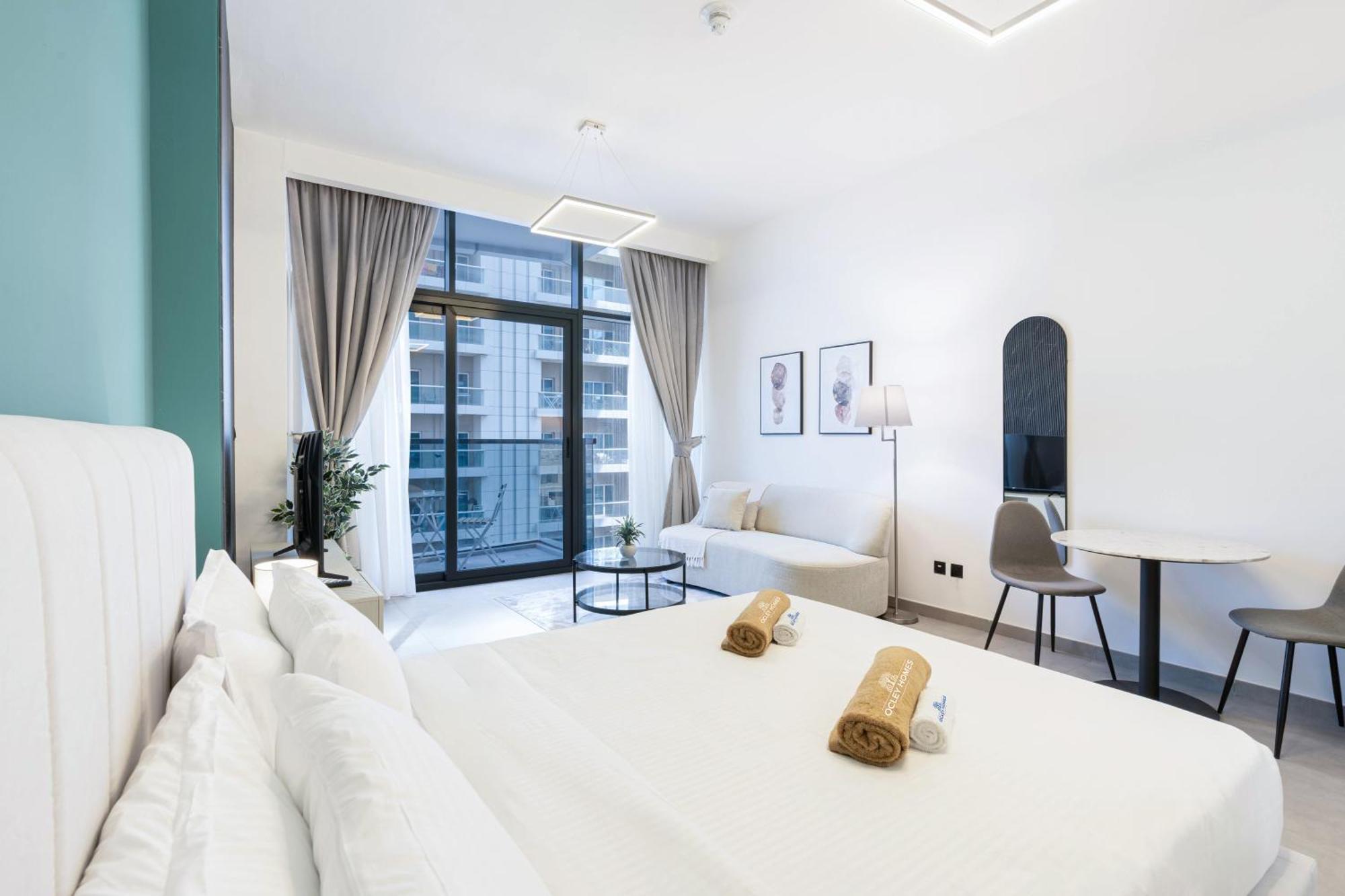 Modern Home In Sports City With Rooftop Pool Dubai Esterno foto